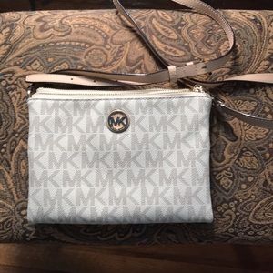 michael kors hand bag!